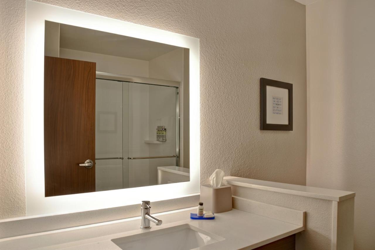 Holiday Inn Express & Suites - Ottawa By Ihg Экстерьер фото