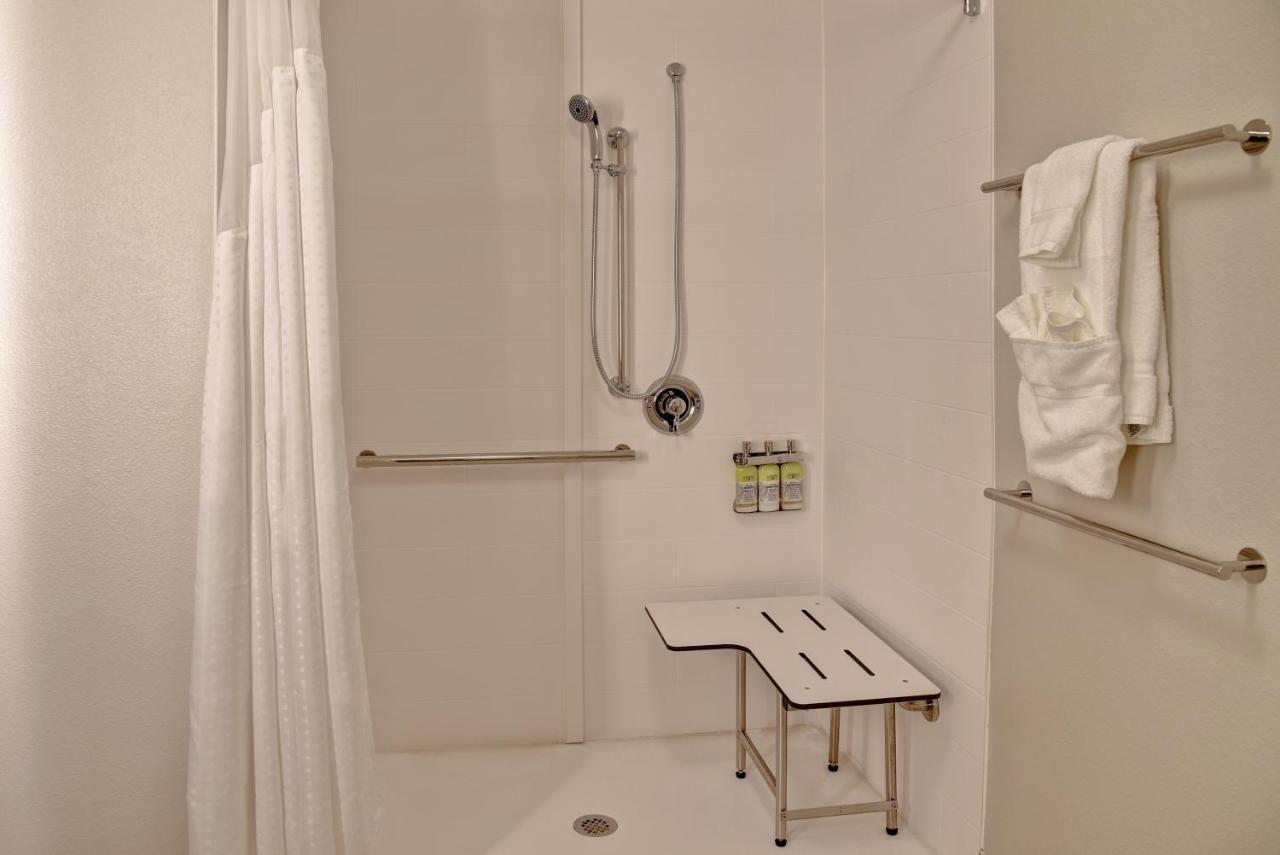 Holiday Inn Express & Suites - Ottawa By Ihg Экстерьер фото