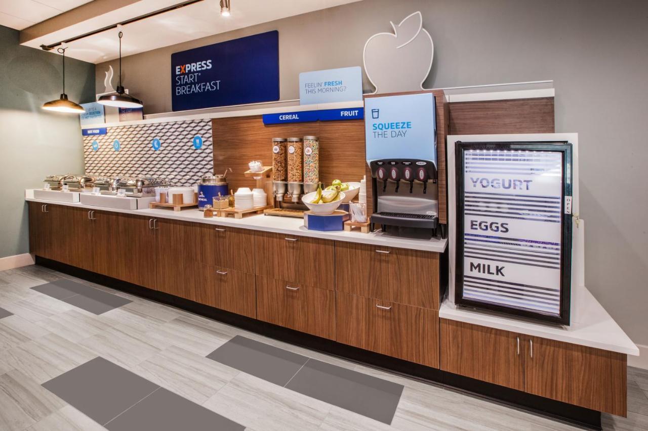 Holiday Inn Express & Suites - Ottawa By Ihg Экстерьер фото